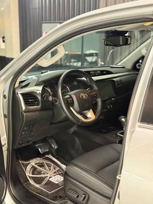 TOYOTA HILUX 2.8 D-4D TURBO DIESEL CD SRX 4X4 AUTOMÁTICO